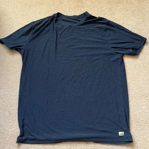 Vuori men’s athletic top